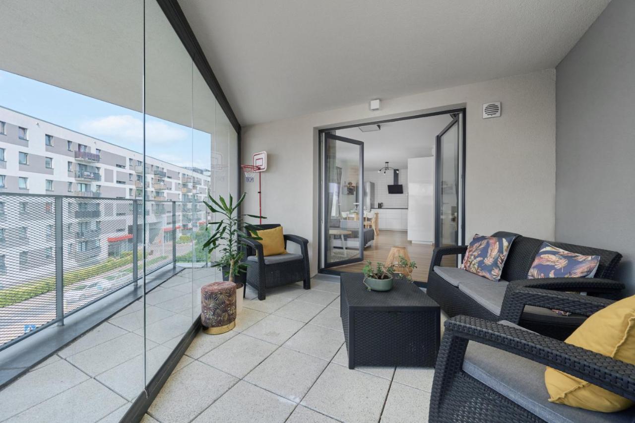 Spacious Apartment With Balcony Near The Slavic Hill Wroclaw By Renters Prestige Exterior photo