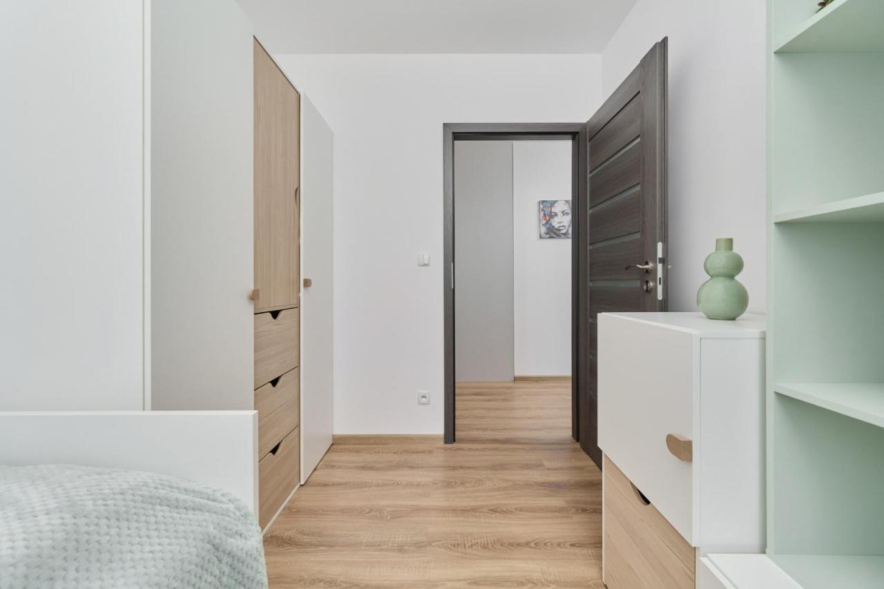 Spacious Apartment With Balcony Near The Slavic Hill Wroclaw By Renters Prestige Exterior photo