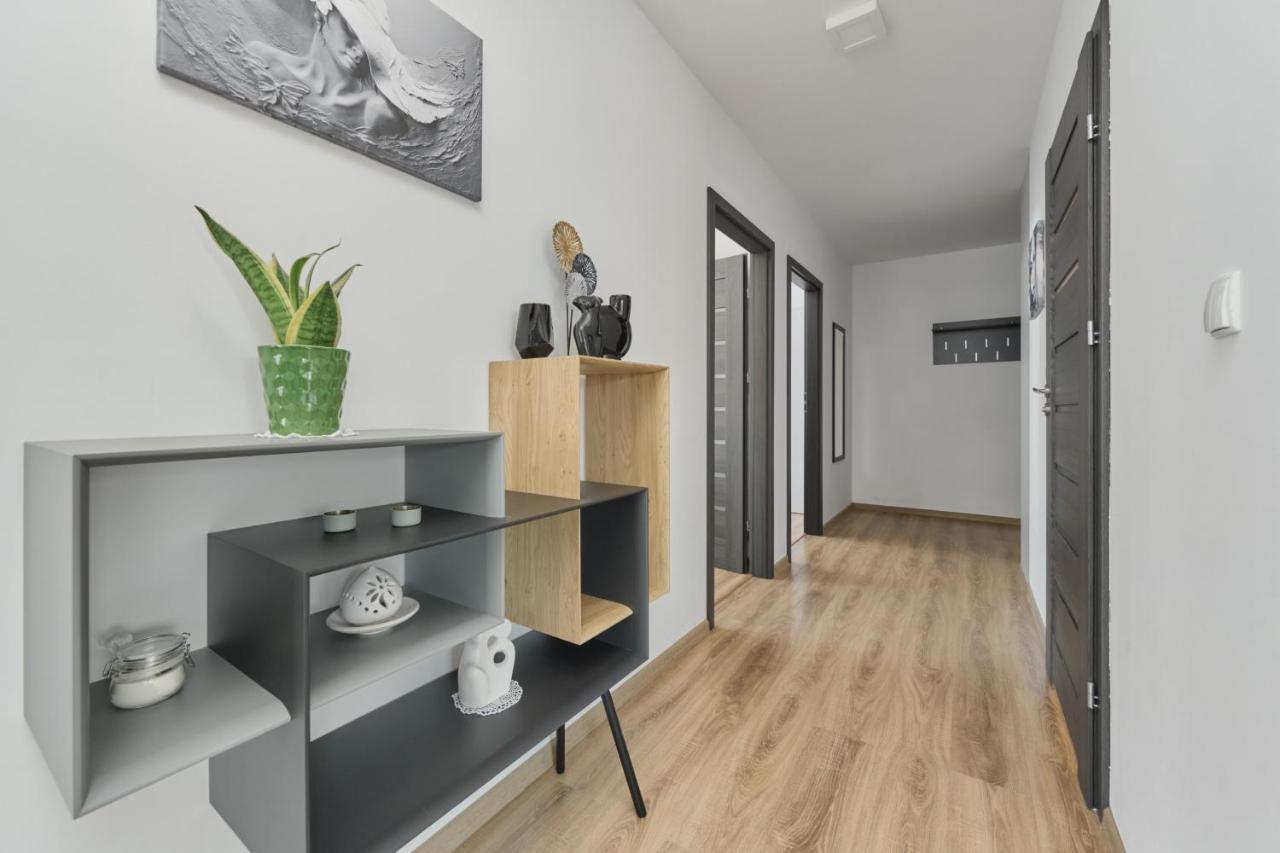 Spacious Apartment With Balcony Near The Slavic Hill Wroclaw By Renters Prestige Exterior photo